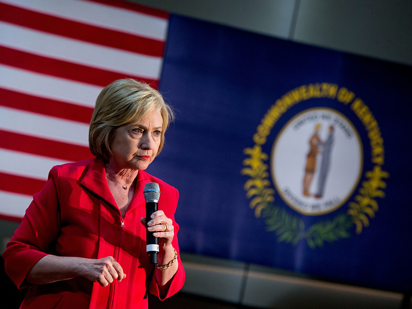 Rattrapée dans les sondages, Clinton se démarque de Trump