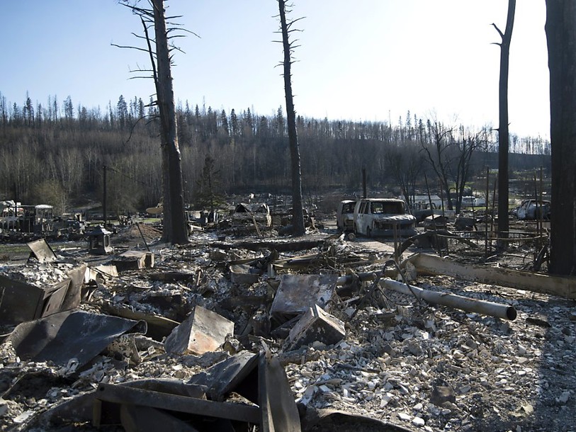 Feux en Alberta: ordre d'évacuation levé pour des sites pétroliers