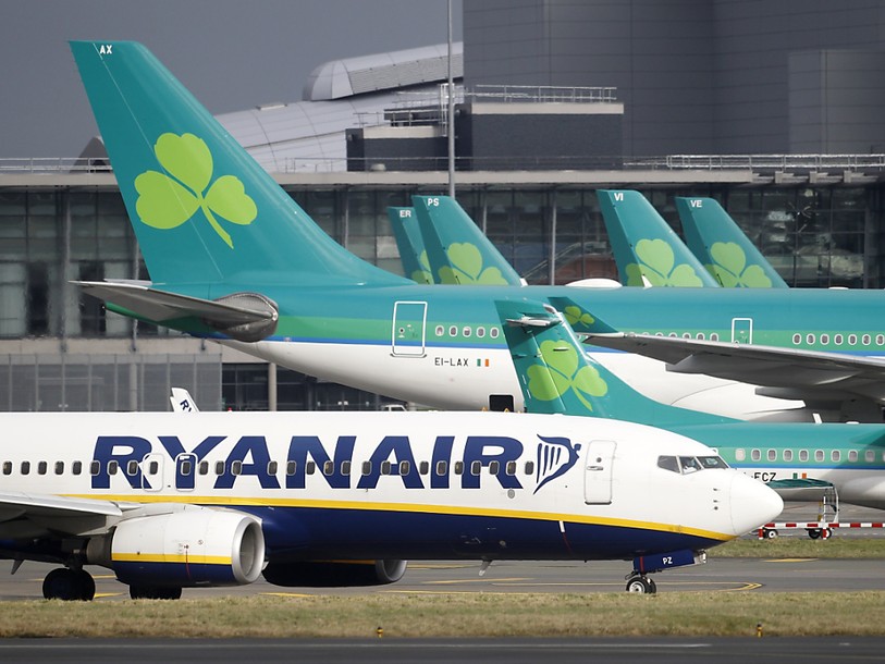 Ryanair, prudent pour 2016-2017, va baisser ses prix
