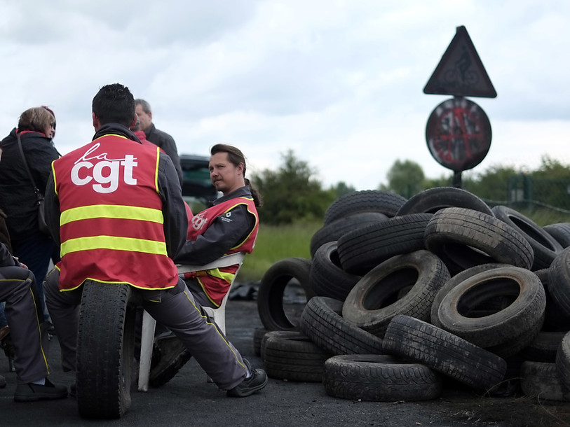Carburants: Valls dénonce le 