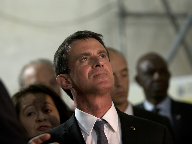 Valls promet de poursuivre les déblocages et reçoit les pétroliers