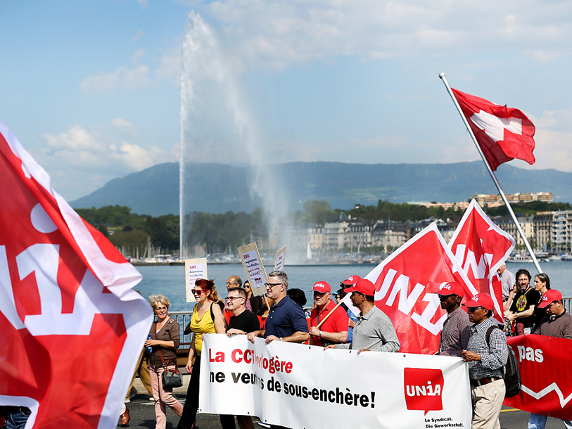 Public et privé défilent contre l'austérité à Genève