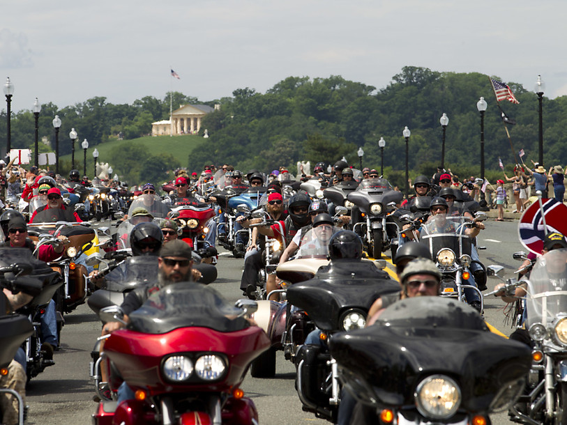 Trump en terrain conquis devant les motards anciens combattants
