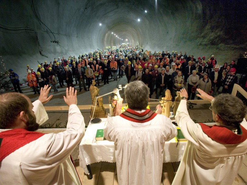 Les festivités d'inauguration du tunnel débutent