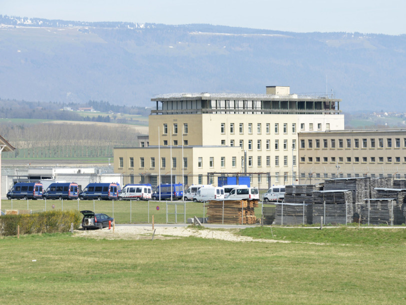 Un gardien et un détenu interpellés aux EPO