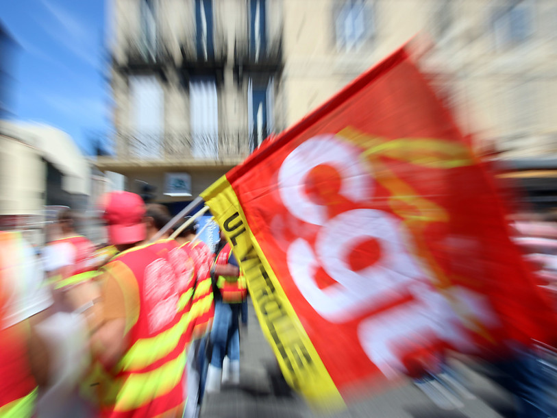Des centaines de manifestants bloquent l'entrée du marché de Rungis