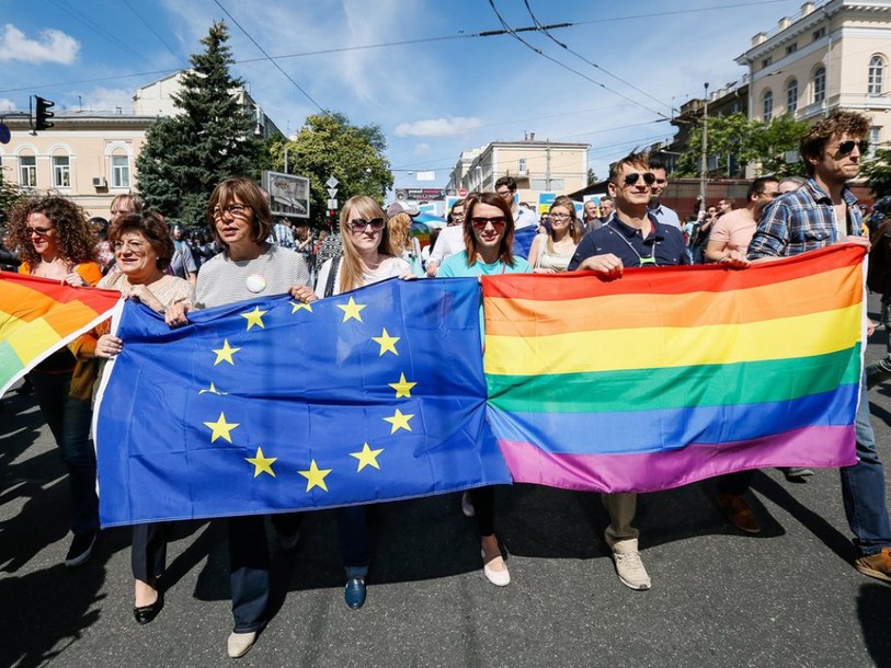 Des milliers de policiers protègent la Gay pride à Kiev
