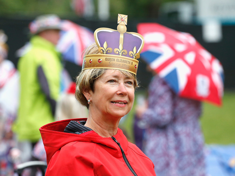 Anniversaire d'Elizabeth II: la pluie s'invite au pique-nique géant