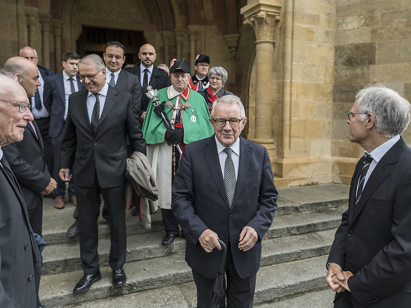 Proches et personnalités politiques prennent congé de Pierre Aubert