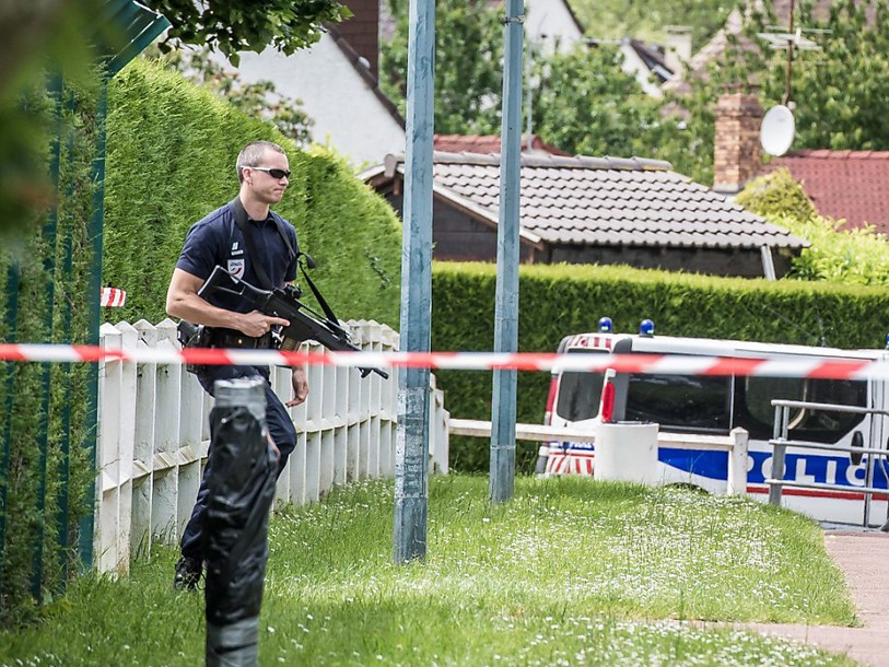 France: le tueur du policier connaissait ses victimes