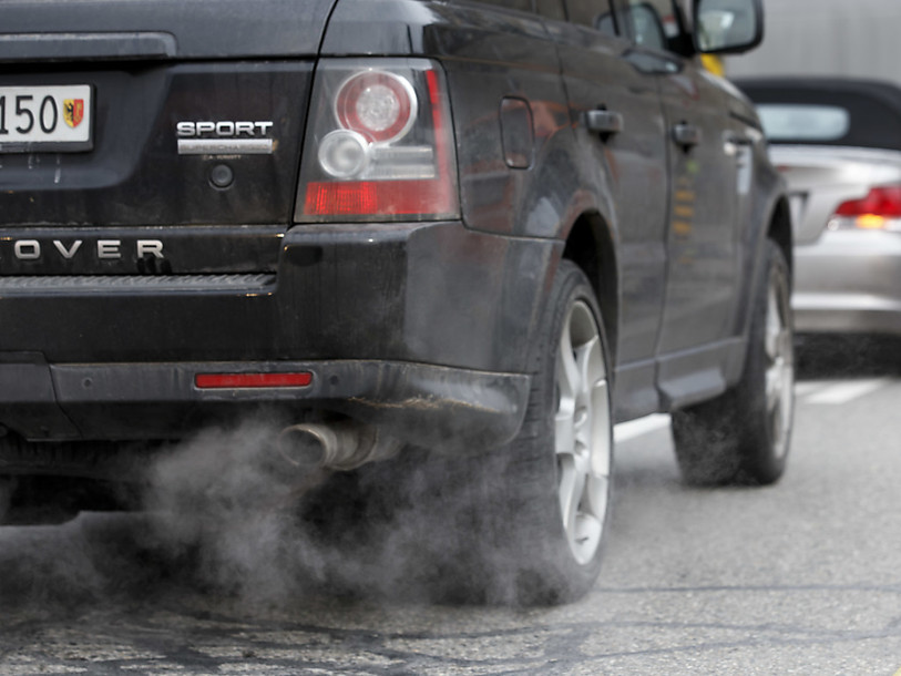 Les voitures rejettent moins de CO2, mais encore trop
