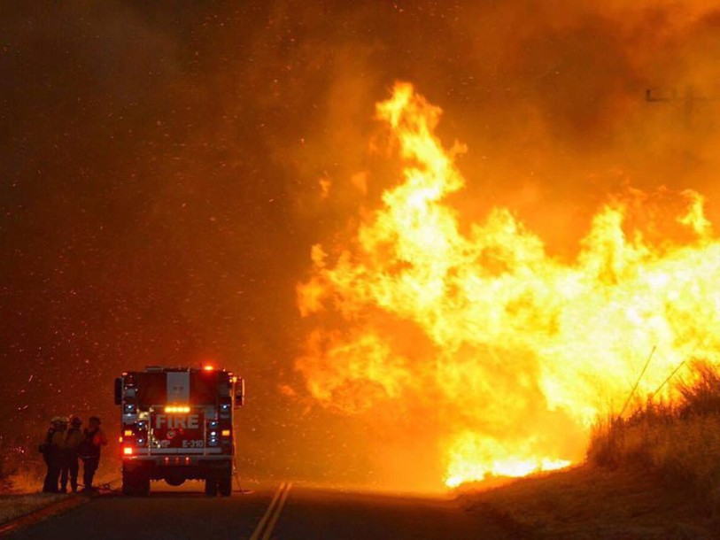 Plus de 3000 hectares brûlés dans les feux à Santa Barbara