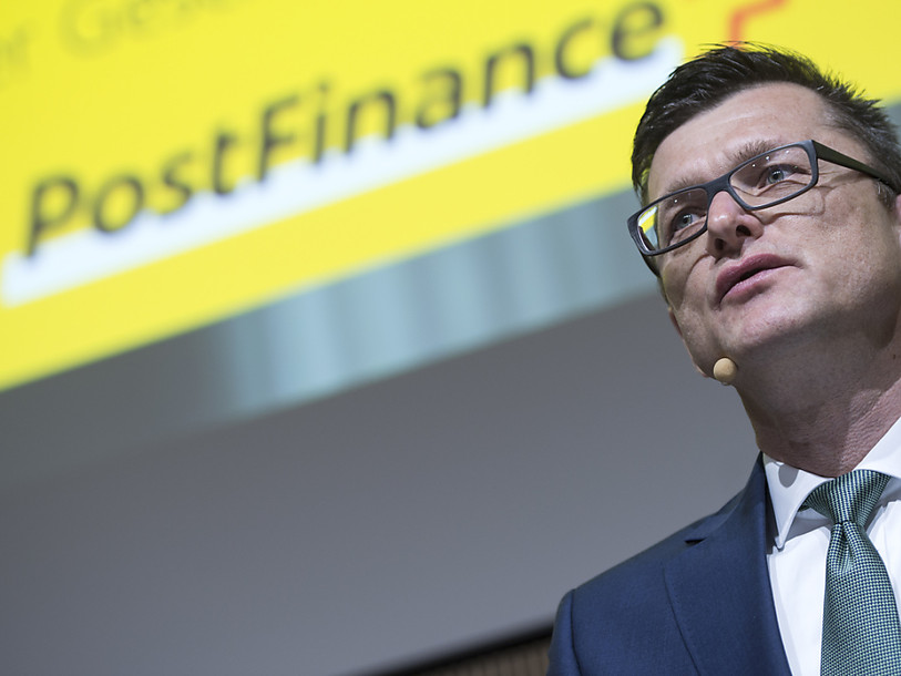 L'entrée en Bourse de Postfinance est une solution, selon H. Köng