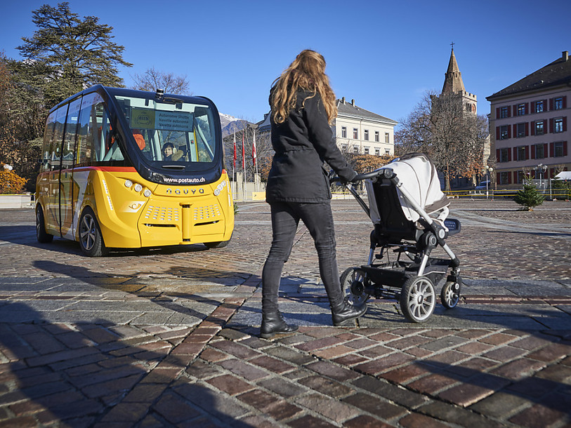 Les premières navettes autonomes circulent à Sion