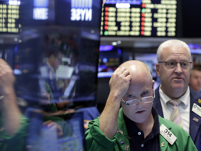 Wall Street chute mais résiste à la panique après le Brexit