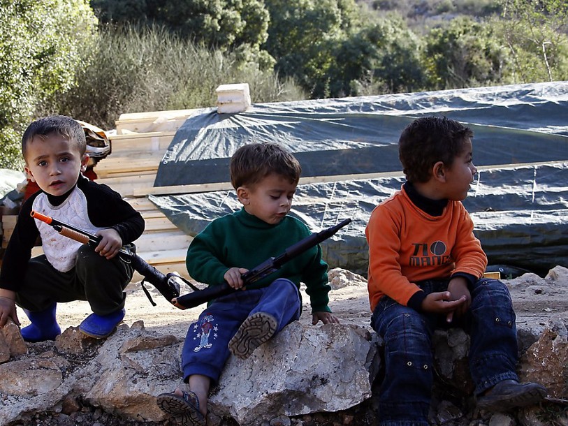 Vingt-cinq enfants tués dans des frappes aériennes