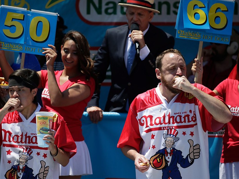 L'avaleur star de hot-dog Joey Chestnut reprend sa couronne
