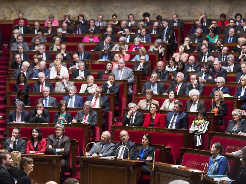 La loi Travail adoptée en France faute de motion de censure