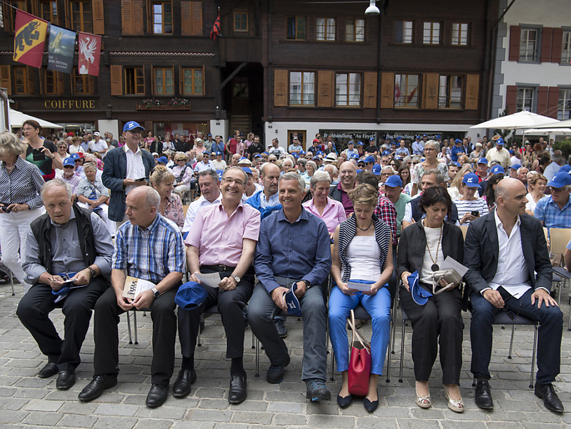 Le gouvernement achève sa course d'école dans l'Oberland