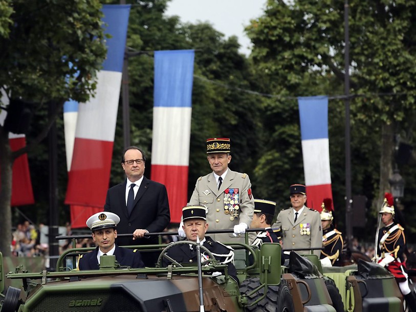 Hollande appelle son ministre Macron à 