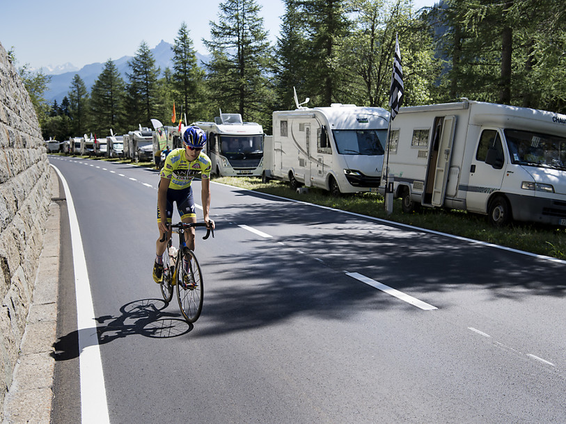 Des milliers de spectateurs sur la route du Tour en Valais