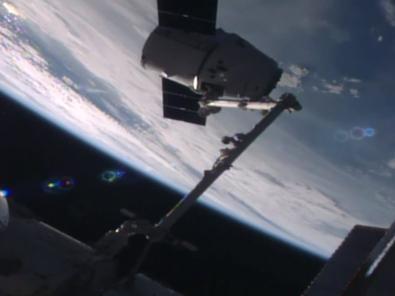 La capsule Dragon de SpaceX amarrée à la Station spatiale