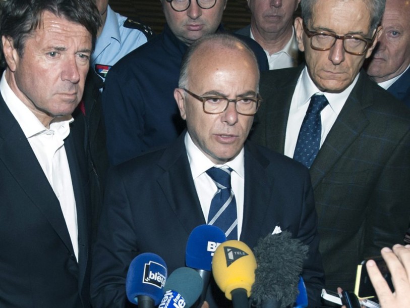 Attentat de Nice: Hollande soutient Cazeneuve