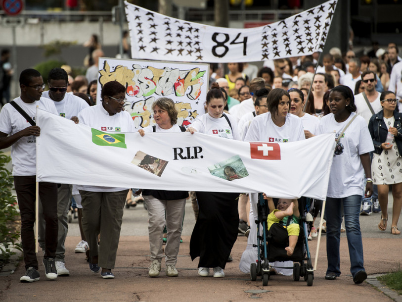 Marche blanche en hommage aux deux victimes yverdonnoises