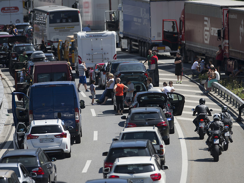 Les longs bouchons en direction du Gothard se résorbent