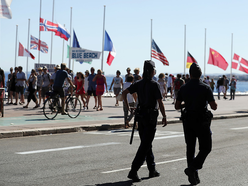 Les accusations d'une policière font bondir M. Cazeneuve