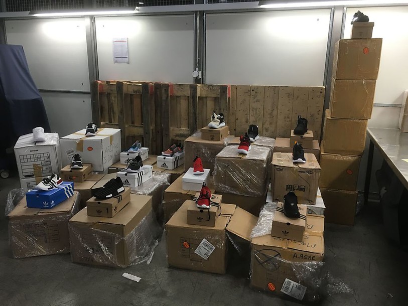 Les douaniers ont saisi plus de 300 kg de faux articles de marques