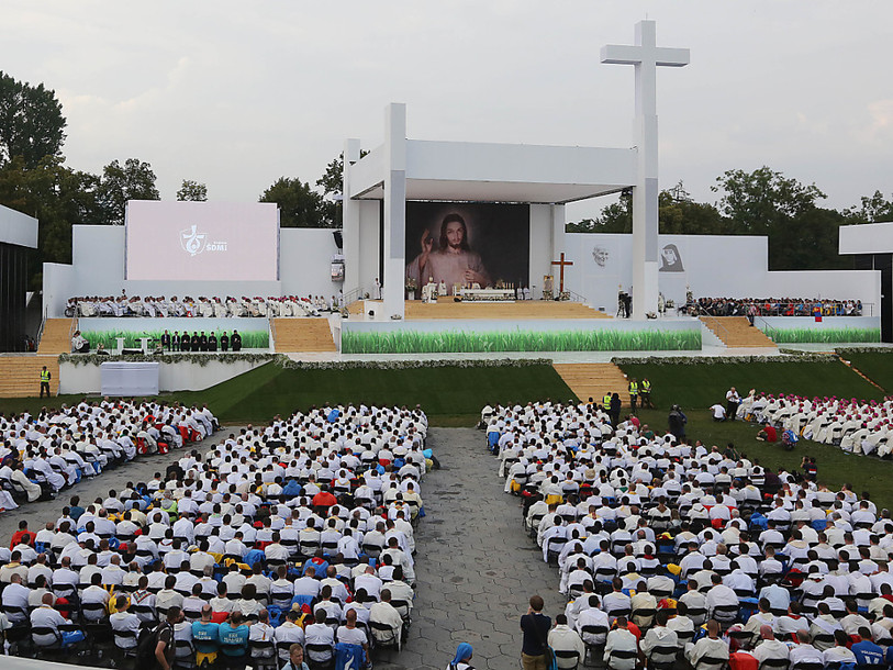 Un test diplomatique pour le pape avant les foules de jeunes