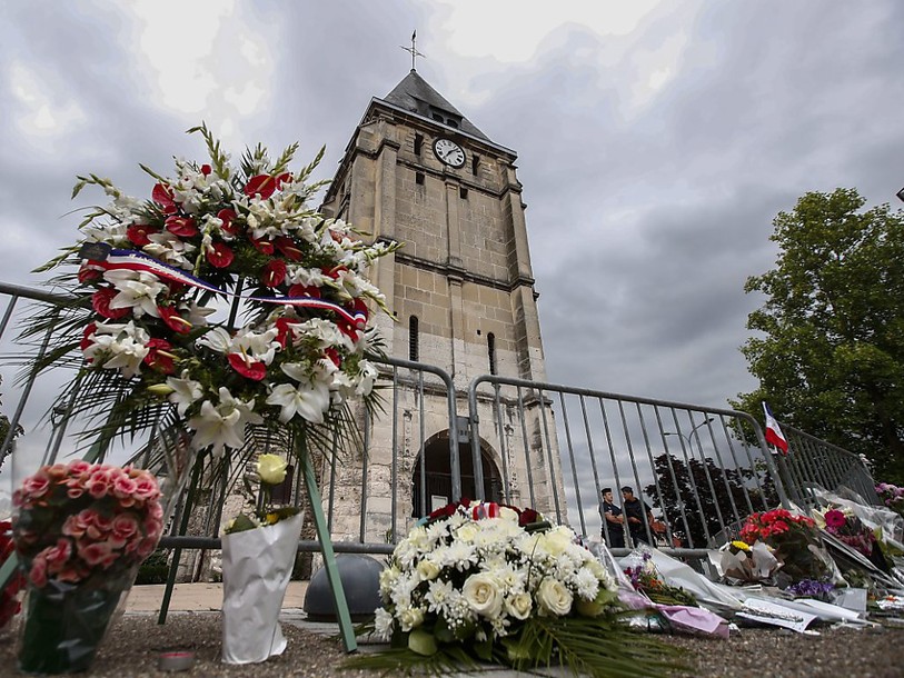 Prêtre égorgé à Rouen: piste privilégiée pour le second assaillant