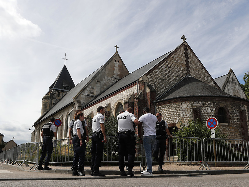Prêtre égorgé: dialogue surréaliste entre religieuses et tueurs