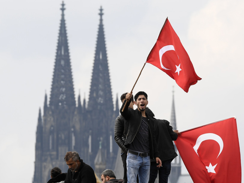 Manifestation sous tension en faveur d'Erdogan en Allemagne
