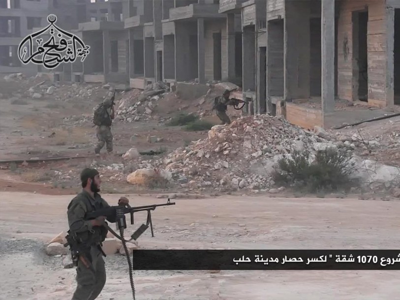 L'avancée rebelle ralentie par d'intenses raids russes près d'Alep