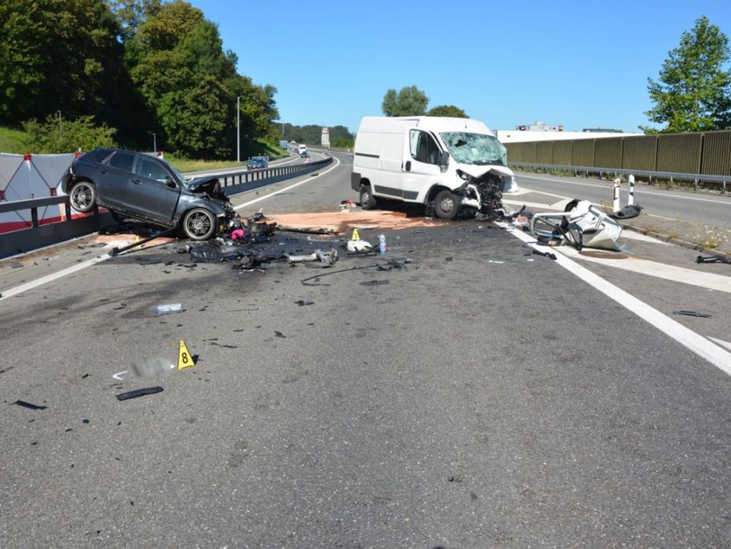Un mort et quatre blessés graves après une collision sur l'A12