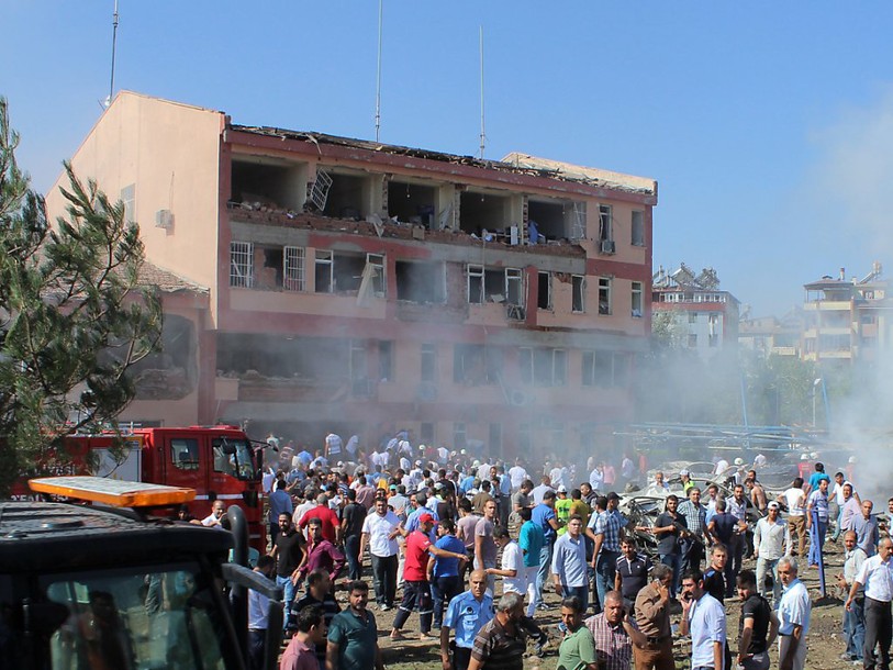 Série d'attentats contre la police et l'armée en Turquie: 14 morts