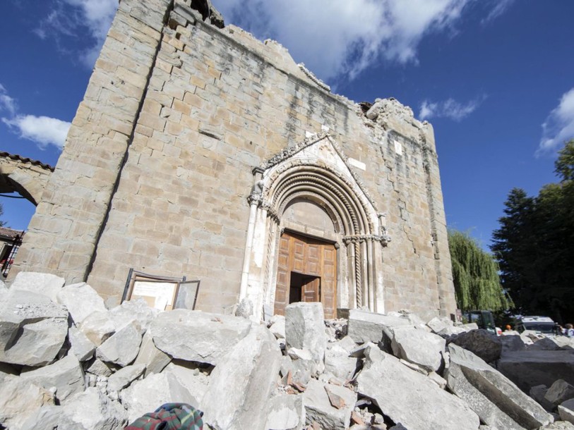 Séisme en Italie: au moins 250 morts selon un nouveau bilan