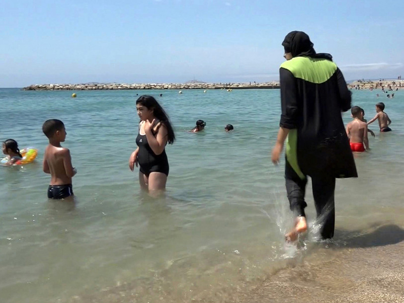France: le Conseil d'Etat suspend l'interdiction du burkini