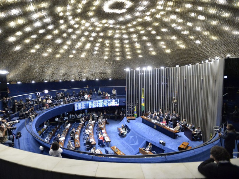 Séance houleuse au procès en destitution de Rousseff