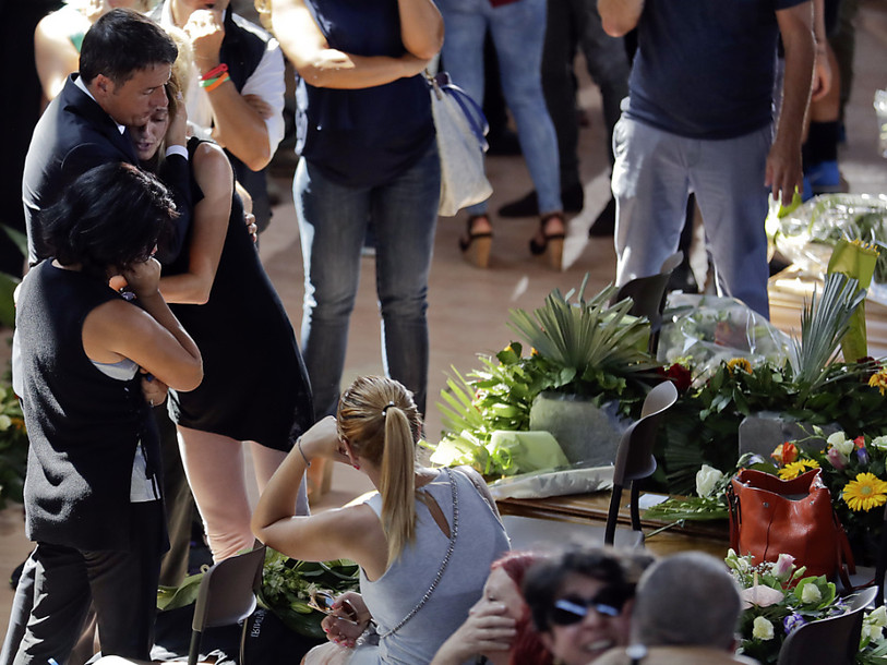 Funérailles nationales pour 35 victimes du séisme en Italie
