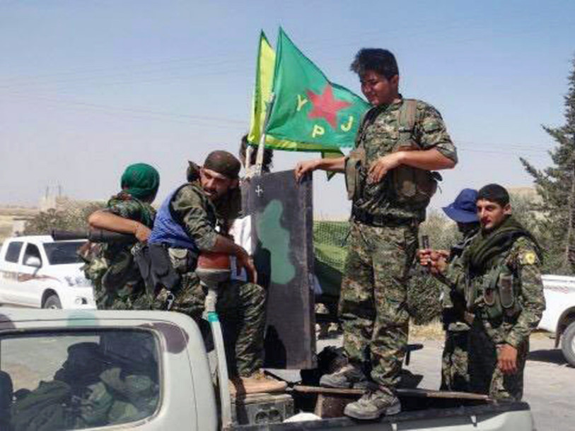 Des avions turcs visent l'EI et la milice kurde YPG en Syrie