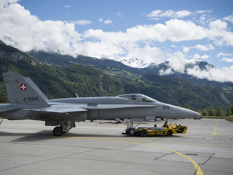 Trois hélicoptères et 19 spécialistes à la recherche du pilote