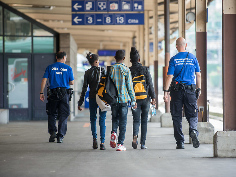 Crise migratoire: la Suisse critiquée par des ONG
