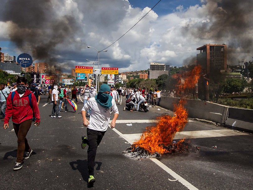 Grande manifestation pour la révocation de Maduro à Caracas