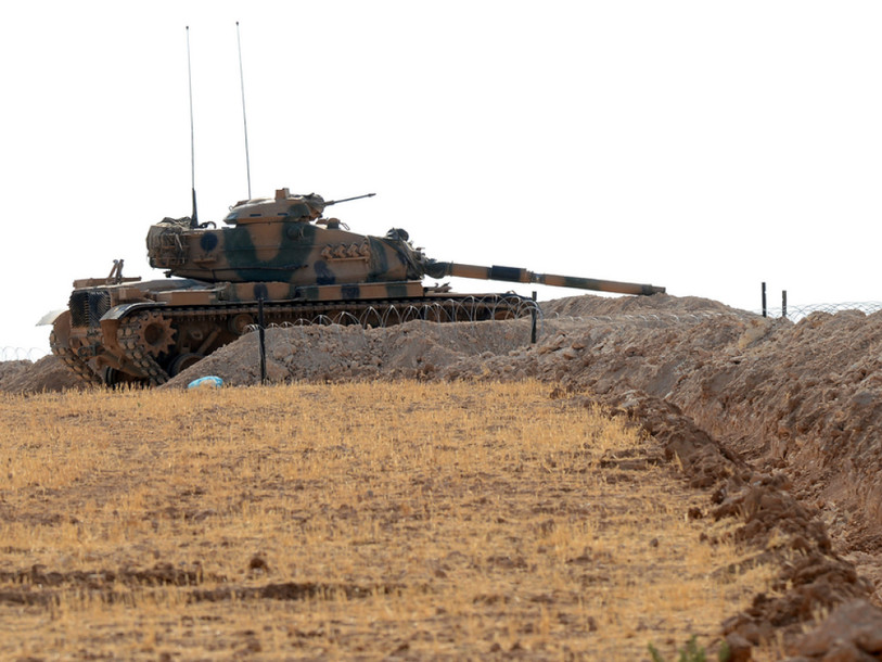Des chars turcs sont entrés en Syrie, ouvrant un nouveau front