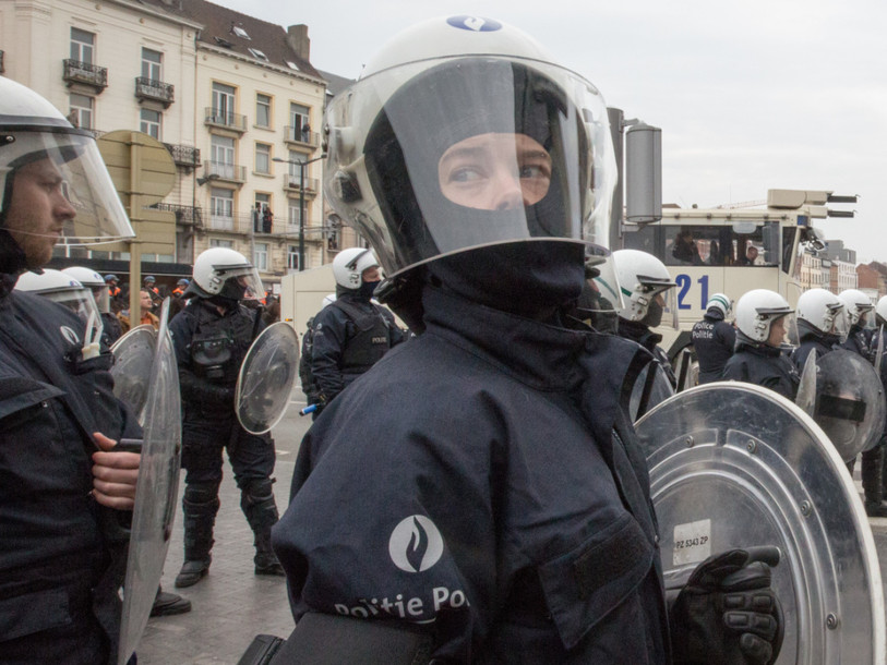 Deux policiers de Molenbeek agressés au couteau