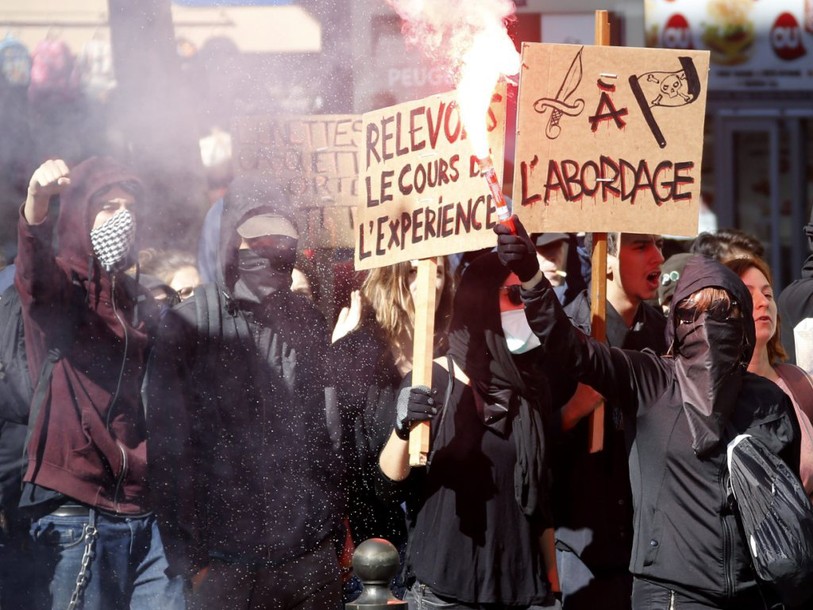 Des milliers de personnes défilent contre la loi Travail