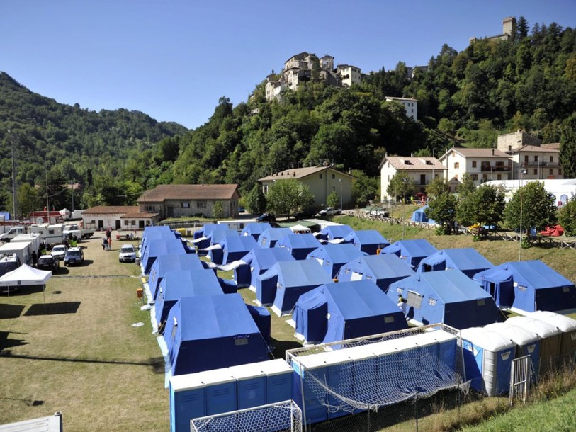 Renzi prévoit une reconstruction à l'identique d'avant le séisme